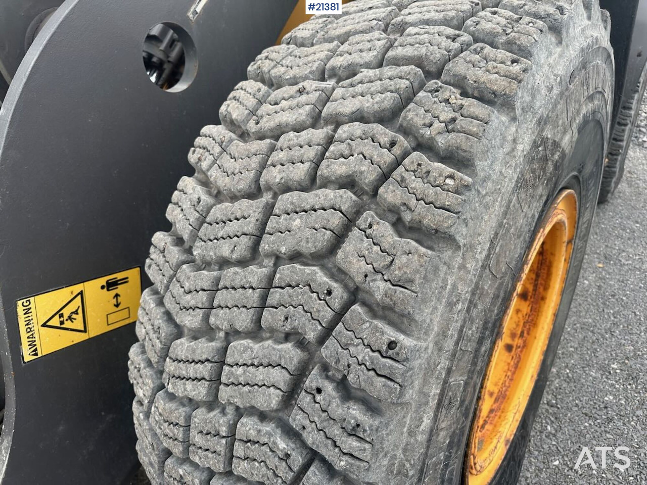 Wheel loader Volvo L90E hjullaster. SE VIDEO