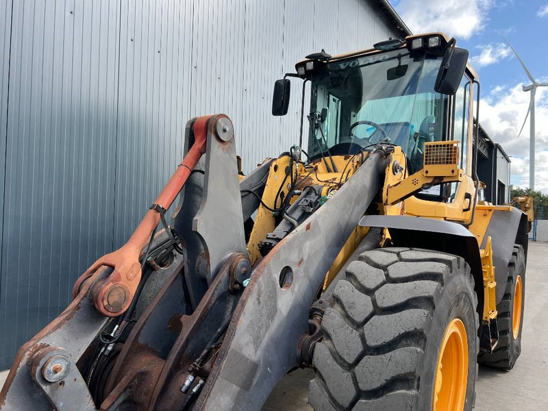 Wheel loader Volvo L90F