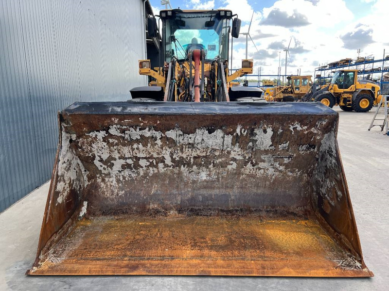 Wheel loader Volvo L90F