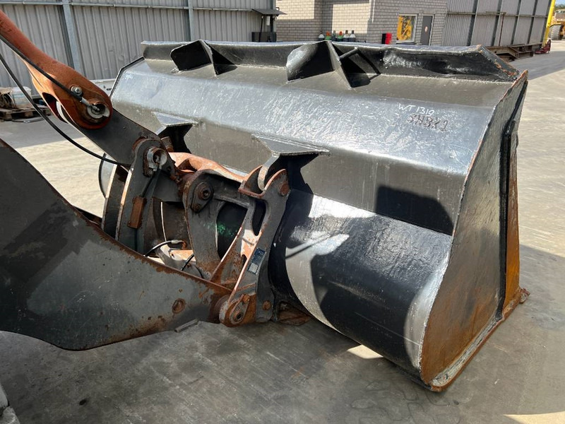 Wheel loader Volvo L90F