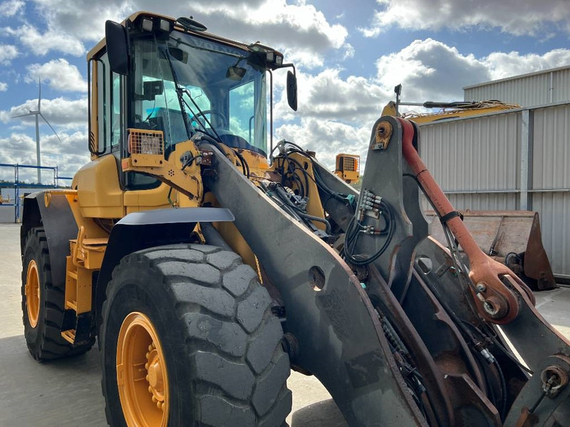 Wheel loader Volvo L90F
