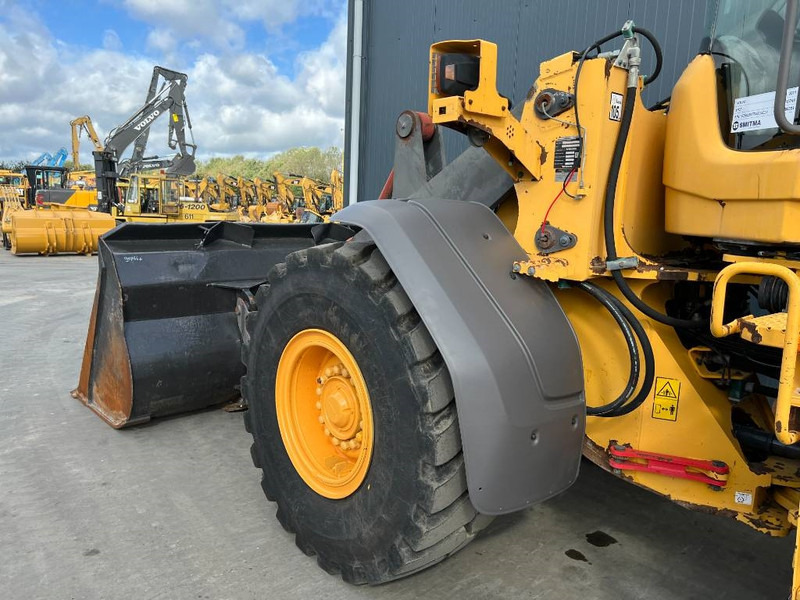 Wheel loader Volvo L90F