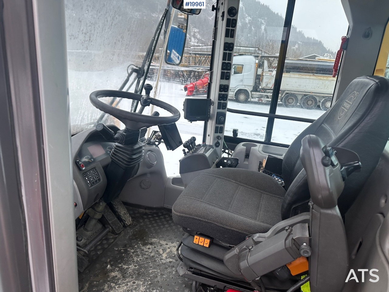 Wheel loader Volvo L90F
