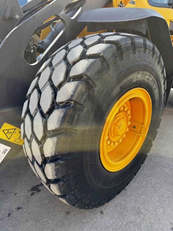 Wheel loader Volvo L90H