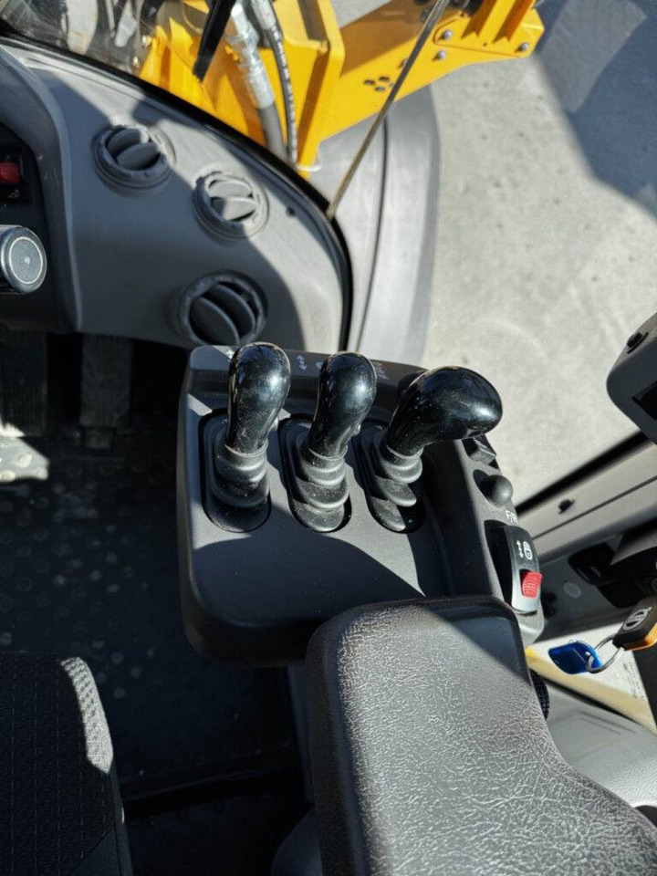 Wheel loader Volvo L90H
