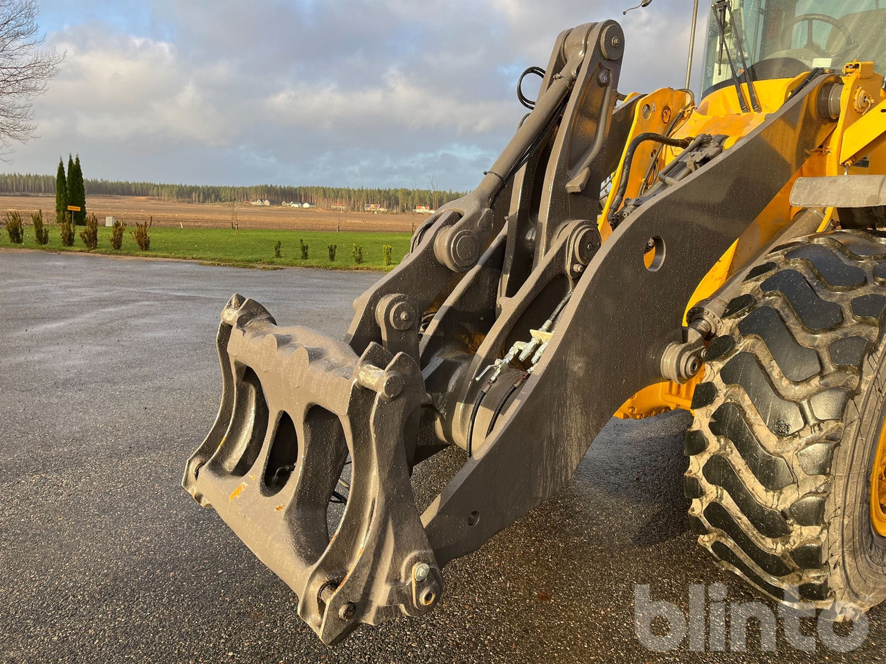 Wheel loader Volvo L90H