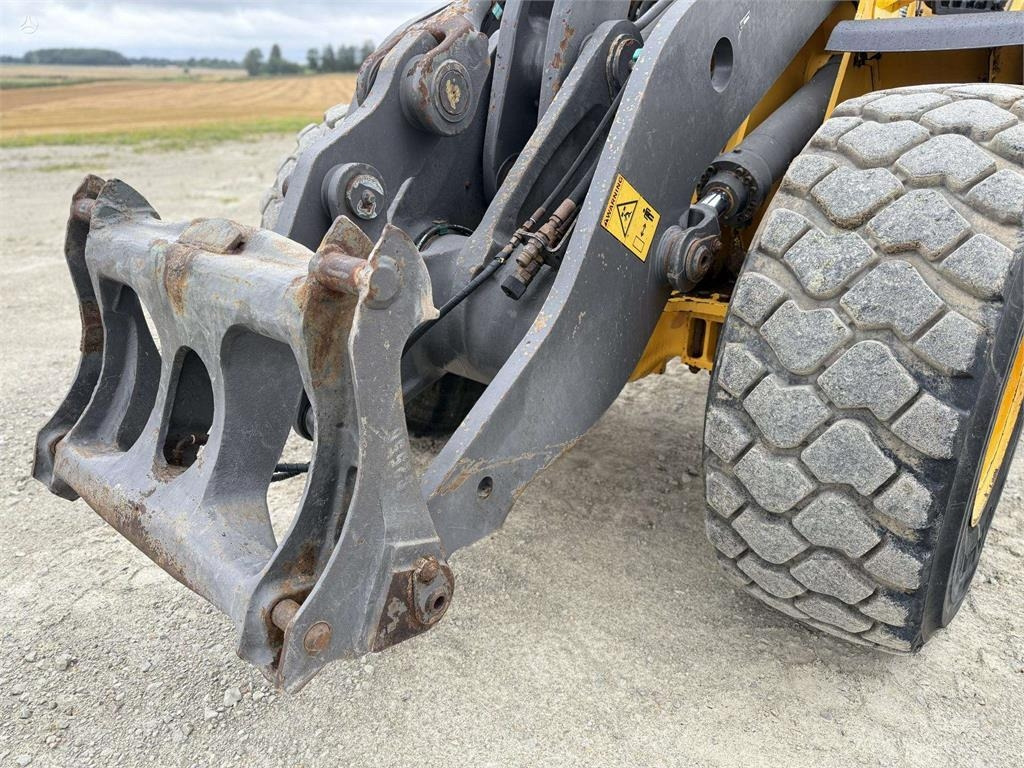 Wheel loader Volvo L 120 F , 4rd line , coupler