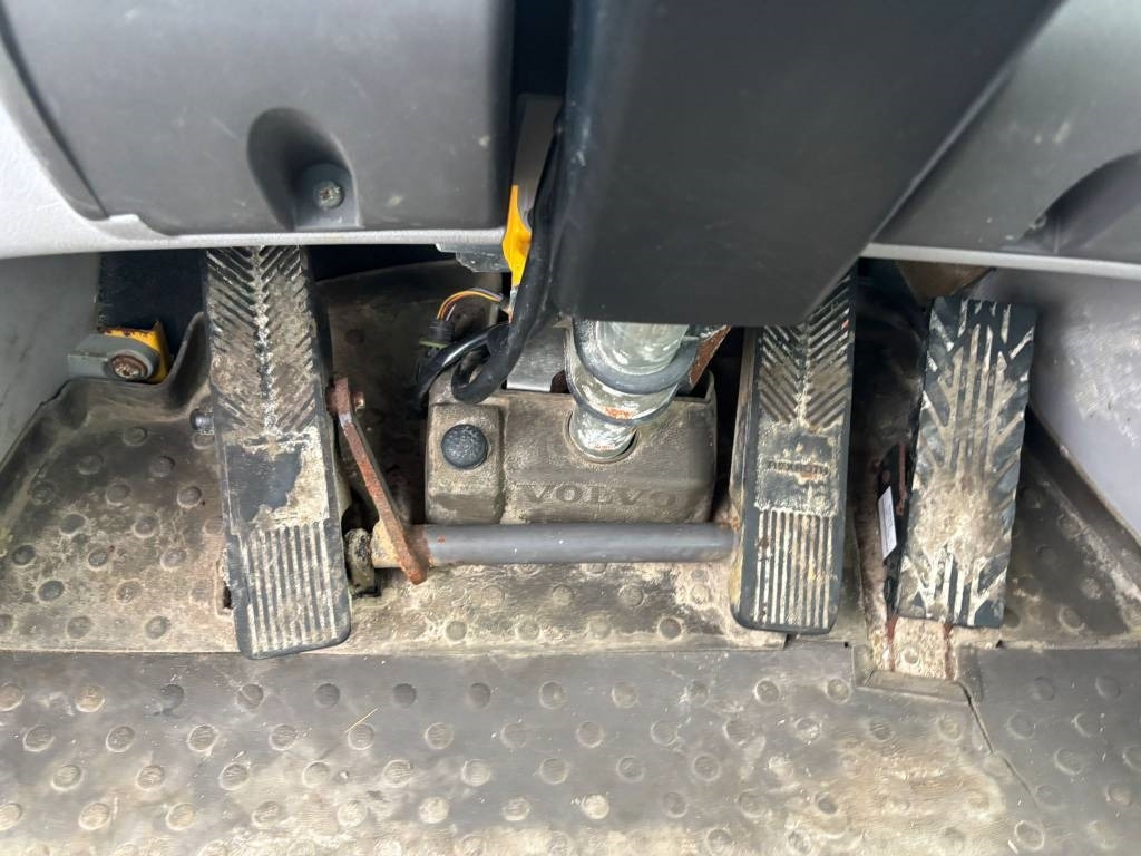 Wheel loader Volvo L 90 H (On Transport)