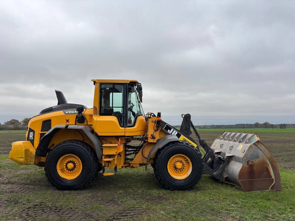 Wheel loader Volvo L 90 H (On Transport)