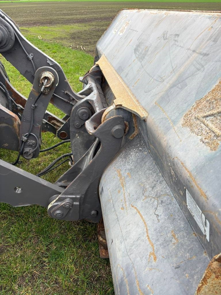 Wheel loader Volvo L 90 H (On Transport)