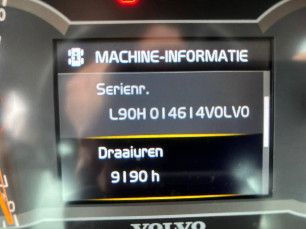 Wheel loader Volvo L 90 H (On Transport)