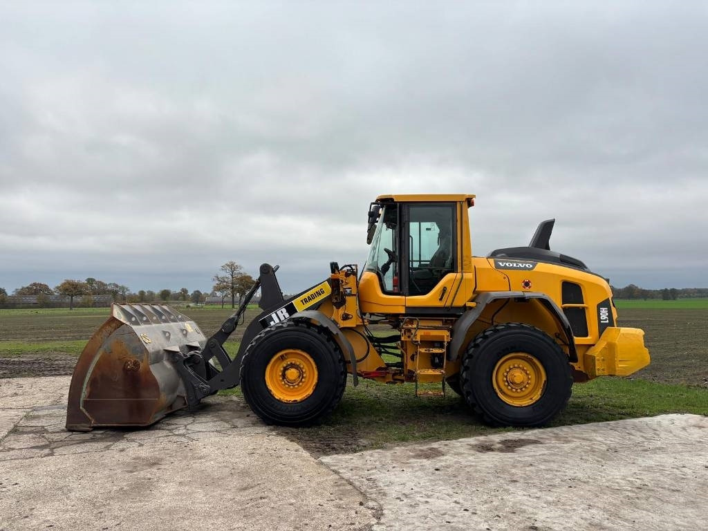 Wheel loader Volvo L 90 H (On Transport)