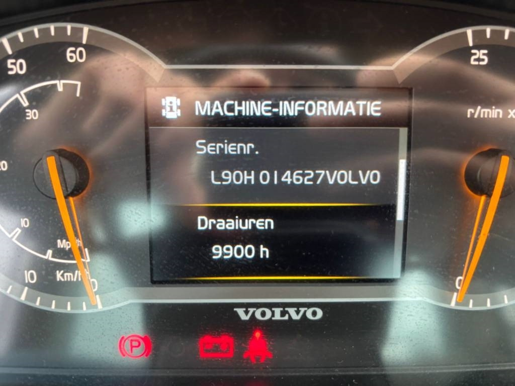 Wheel loader Volvo L 90 H (On Transport)