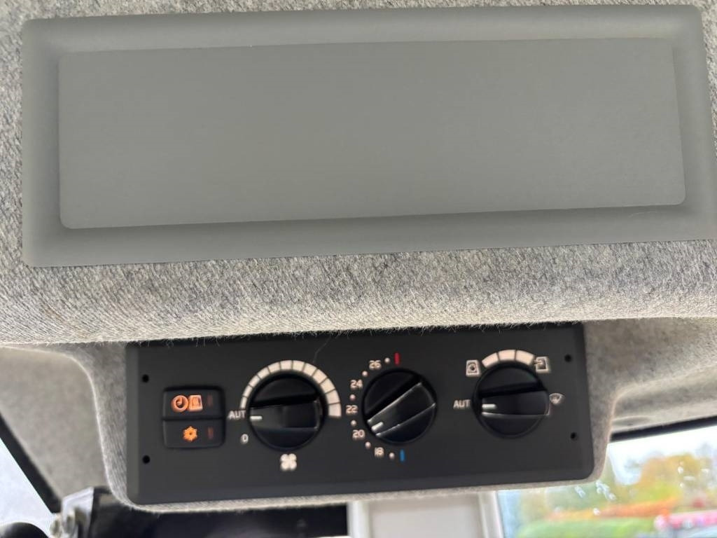 Wheel loader Volvo L 90 H (On Transport)