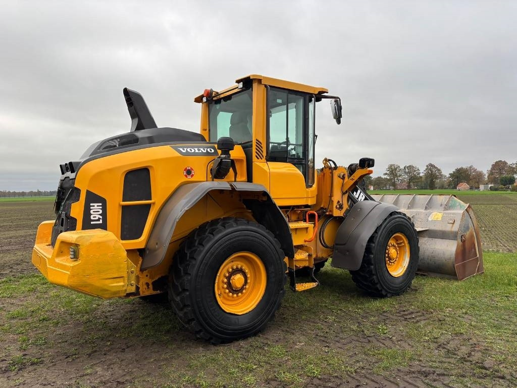 Wheel loader Volvo L 90 H (On Transport)