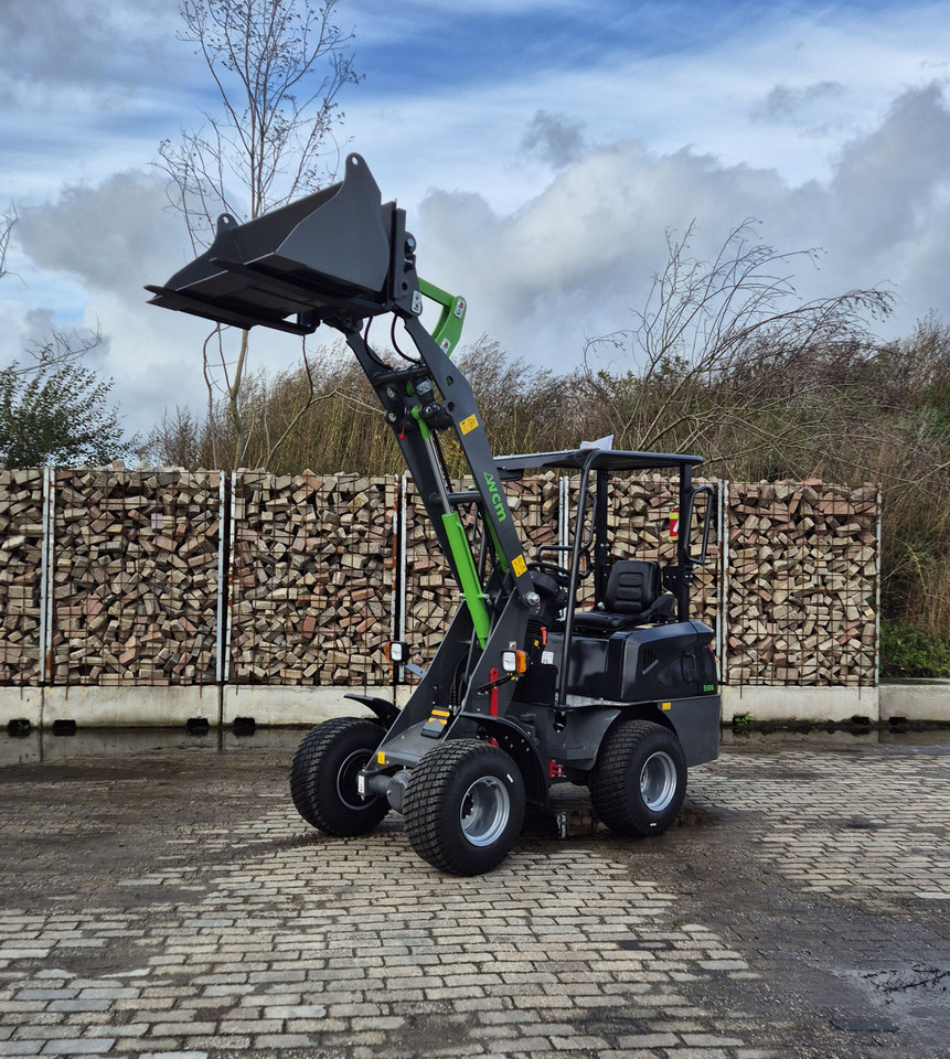 Wheel loader WCM-606