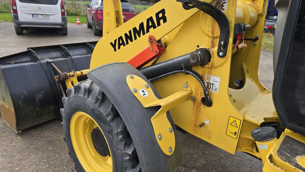 Wheel loader YANMAR V8. 772 original hours.