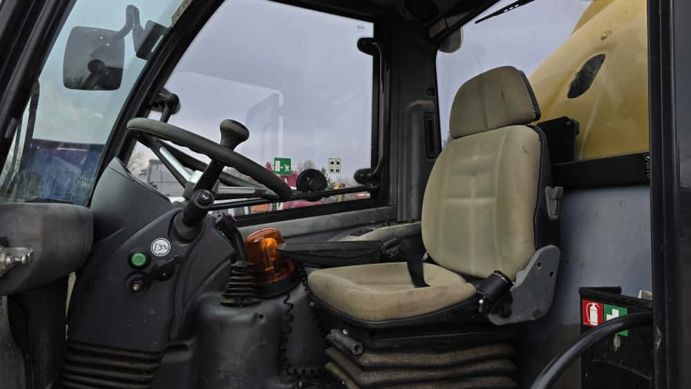 Wheel loader YANMAR V8. 772 original hours.