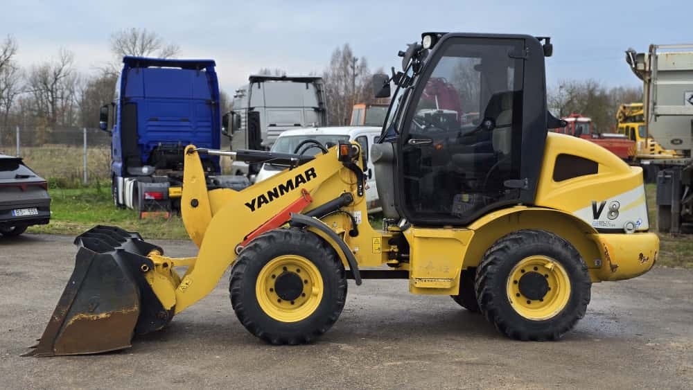 Wheel loader YANMAR V8. 772 original hours.