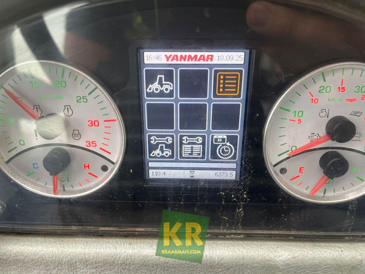 Wheel loader Yanmar V100 shovel