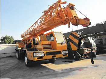 All terrain crane XCMG QY16D: picture 1