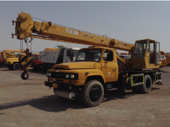 Mobile crane XCMG QY8D: picture 1