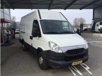 Closed box van Iveco Daily 35 S 13V 330 L2H2 Airco/Trekhaak/Cruise