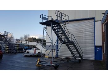 Ground support equipment Maintenance stairs (3x): picture 1