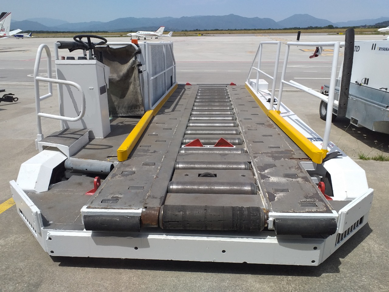 Aircraft cargo loader Trepel CCL35S: picture 2