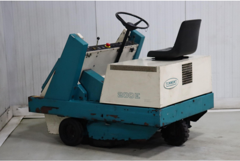 Industrial sweeper TENNANT 200E