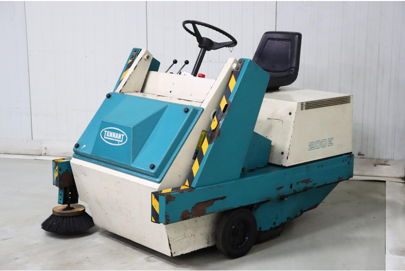 Industrial sweeper TENNANT 200E