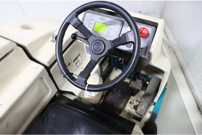 Scrubber dryer TENNANT 7300E