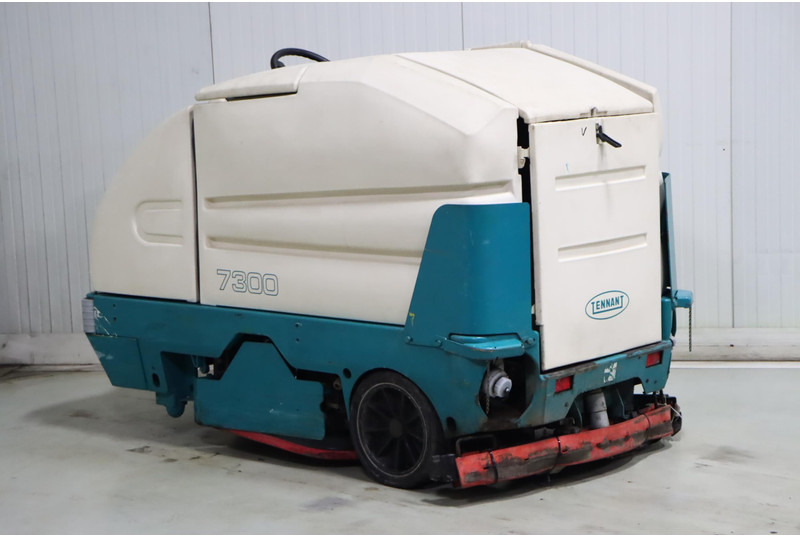 Scrubber dryer TENNANT 7300E