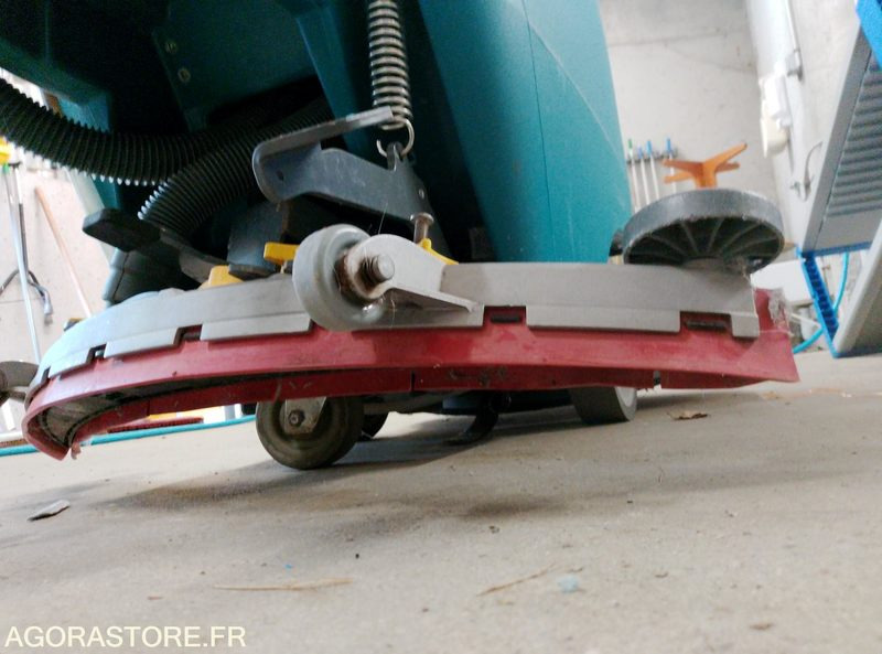 Scrubber dryer auto laveuse TENNANT T300