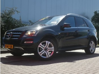 Automóvel Mercedes-Benz M-Klasse 300 CDI 4matic