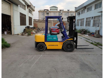 4-wheel front forklift KOMATSU FD30