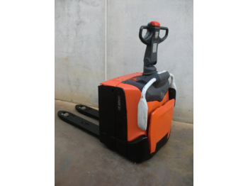 Pallet truck BT LPE 200 PA: picture 1