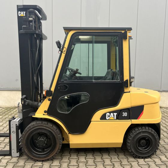 Electric forklift Caterpillar DP30NT: picture 2