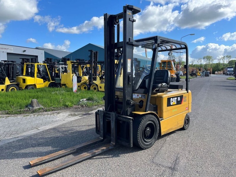 Electric forklift Caterpillar EP35K-PAC: picture 4