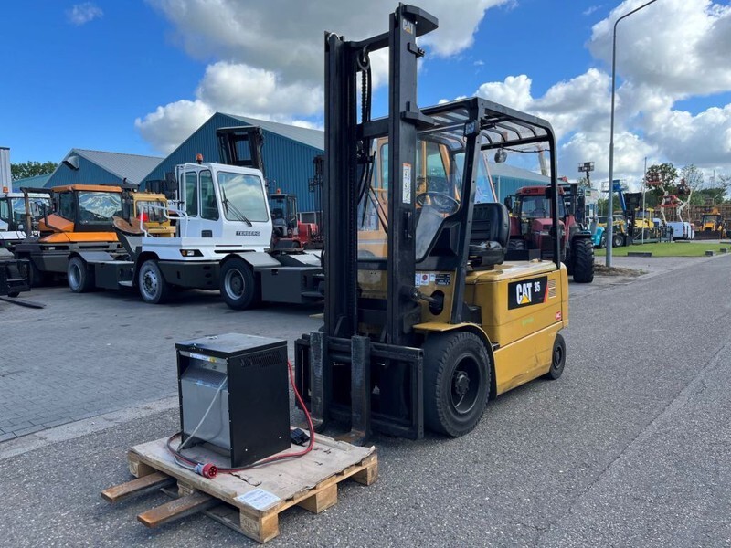 Electric forklift Caterpillar EP35K-PAC: picture 8