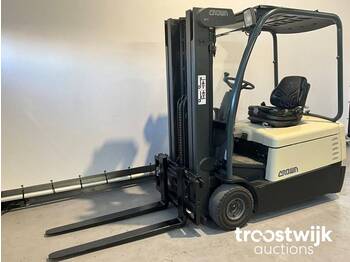 Forklift Crown SC3240: picture 1