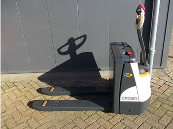 Pallet truck Crown WP 2315: picture 1