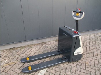 Pallet truck Crown WP 3015: picture 1