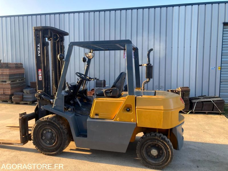 Diesel forklift CHARIOT ELEVATEUR TCM DIESEL 4T ANNEE 1998