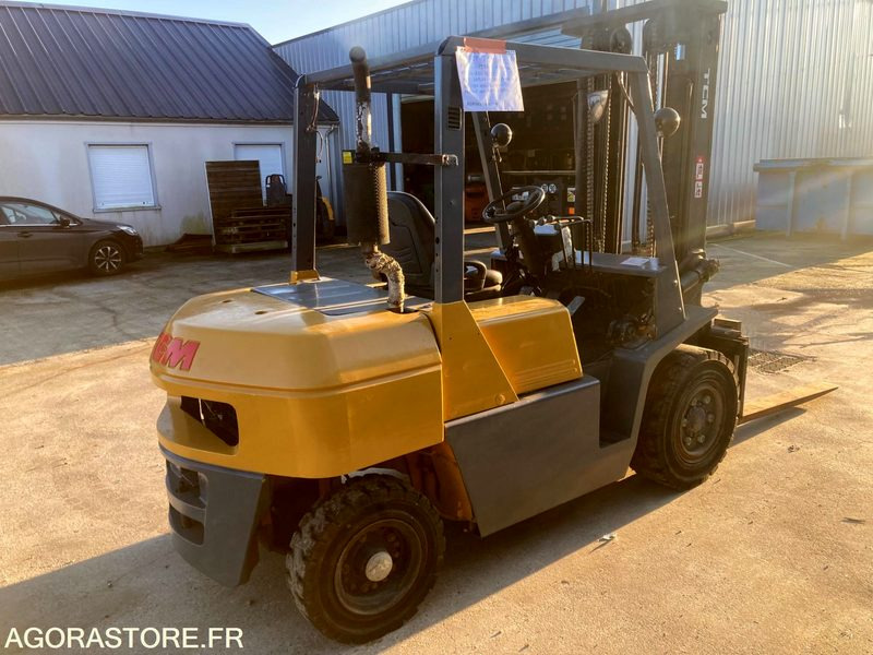 Diesel forklift CHARIOT ELEVATEUR TCM DIESEL 4T ANNEE 1998