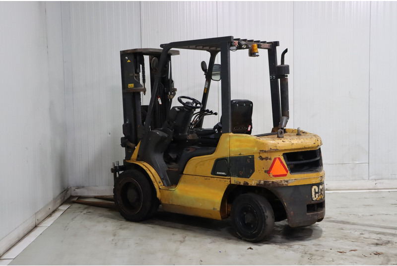 Diesel forklift Caterpillar DP30N
