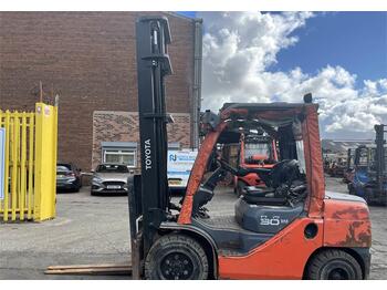 Diesel forklift Toyota 02-8FDF30