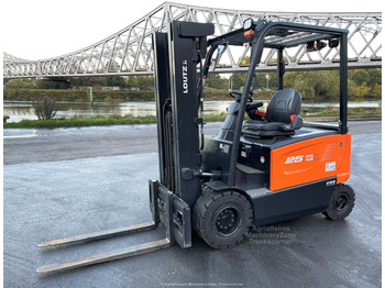 Electric forklift DOOSAN