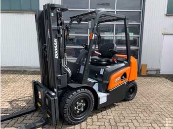 Forklift Doosan D 30 NXP: picture 1