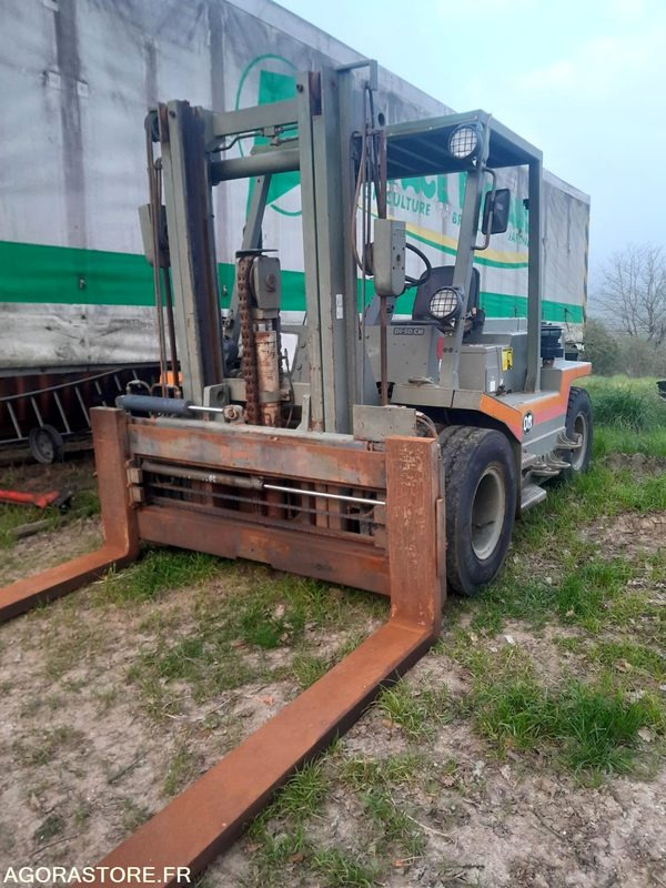 Material handling equipment ELEVATEUR OM 5 TONNES